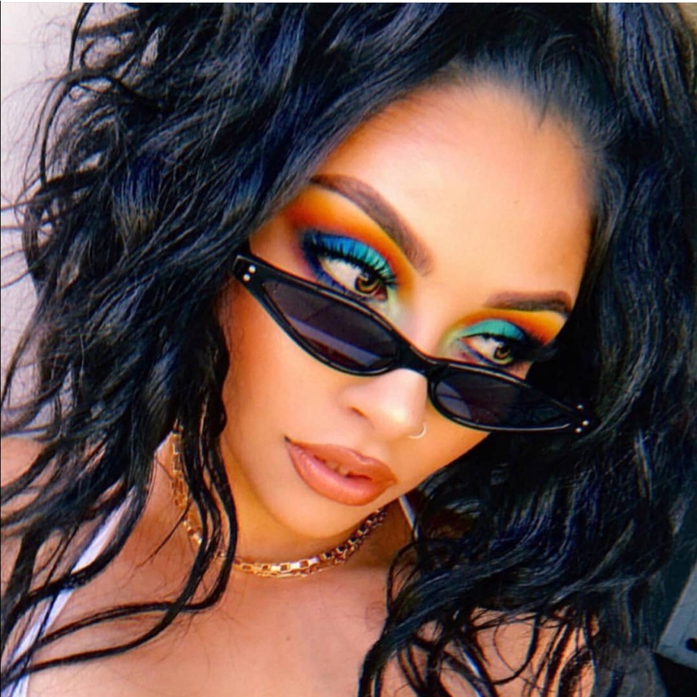 “Nakia” retro Slim Cat eye small shades